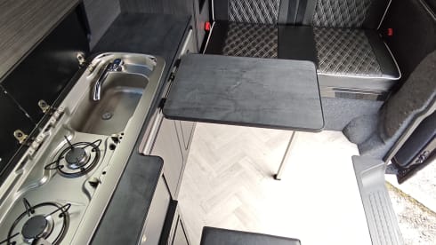 The Black Vanther  – Beautiful pop top 4 berth 4 x 4 VW Camper! 