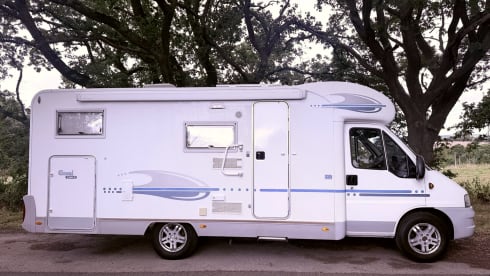 Coral  – Warm & Gezellig Coral - Fiat Adria met 4 slaapplaatsen 