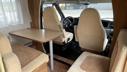 Happy Camper – Happy camper, 4 people, neat and clean.