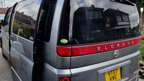 El – 2/3 berth Nissan Elgrand campervan with pop up roof