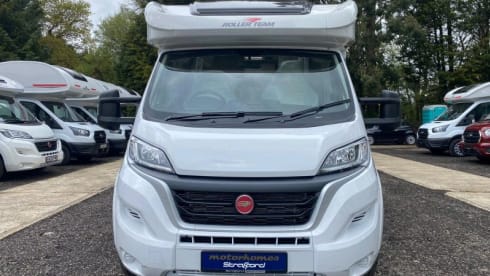 Auto Roller 747 – 2024 Roller Team Auto Roller 747 automatic six berth + six seatbelts 