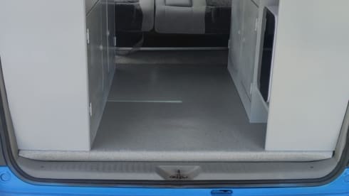 bongo man – 3 berth Mazda campervan from 2001