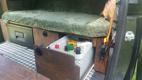 BeSmarter en ga op Avontuur! – Seek out adventure with our 2-person camper van!