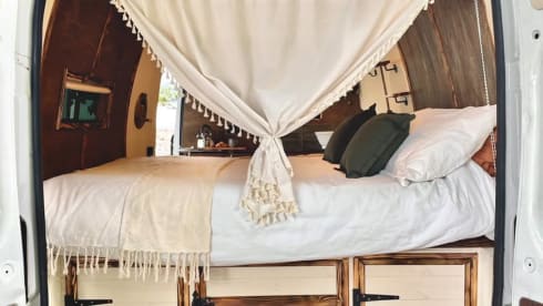 The Wee Pickle – Beautifully converted Peugeot Boxer Campervan