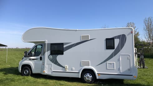 HappyCamper – On holiday with a 6-person Chausson Alcove Camper from 2018?