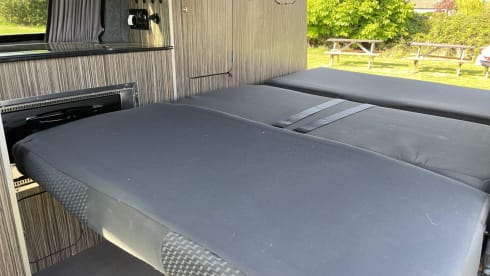 Dora the Explorer – VW Transporter Campervan | Sleeps 4 | Pop-Top Adventure Van