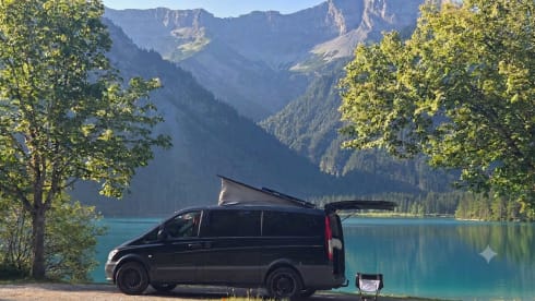 Blacky – Mercedes-Benz Vito Camper 5 personnes « Blacky » | Boîte automatique et climatisation | Norme Euro 5