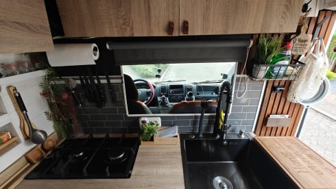 Loesje – Unique 2-person campervan for adventure & luxury!