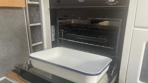 4-Bett, netzunabhängiger, modernisierter Fiat Ducato mit U-Lounge