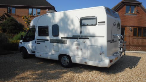 EASY 8 MOTORHOME HIRE JUST TURN UP AND GO