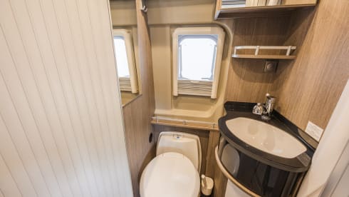 Joy – Beautiful 3p Pössl bus camper from 2020