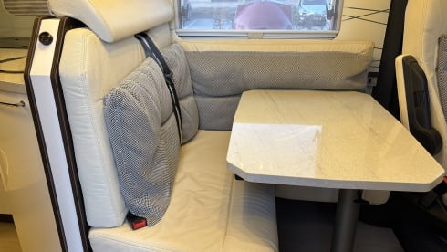 4p Bürstner i695G integrated from 2016