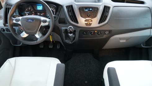 Ford CI Alcove, 6-Persons sitting / sleeping places!