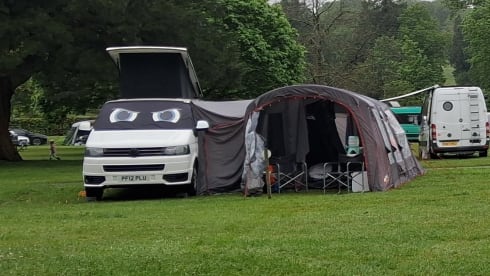 Talullah Zog – Camper Volkswagen T5 4 posti letto dal 2012