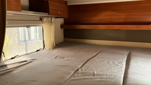 4p Knaus semi-integrated with 2x air conditioning / length beds / lifting bed (electric)