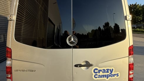 Crazy camper – 2p Mercedes-Benz bus uit 2017