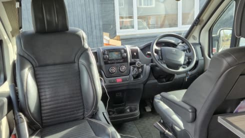 Otis – Escape the Ordinary – Your Luxury Off-Grid Campervan Adventure Awaits