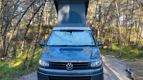 Mando – 4 berth Volkswagen Kombi t5 Long Wheel Base with 2021 conversion 