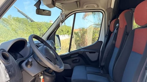 Mats – Renault Master L3H spacieux et autonome