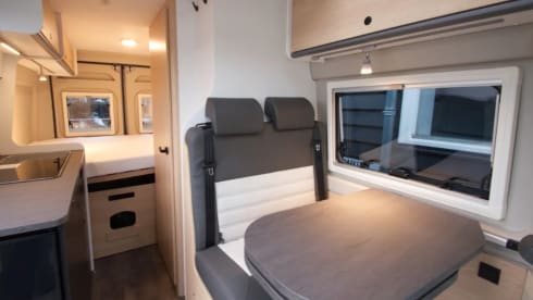 Luxe Sunlight buscamper Automaat uit 2023, 4 persoons