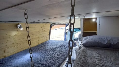 Tag – 2 berth Mercedes-Benz bus from 2007