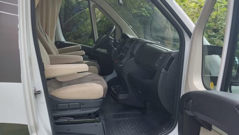 Sunlight A72 – Ideal spacious and neat alcove family camper.