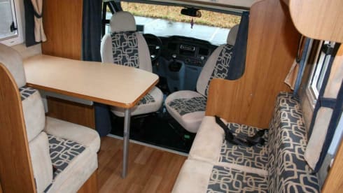 Km vrij – Luxury 4 person(*) Ford Rimor Alcove