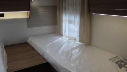 Beautiful Pilote Pacific P746GJ for rent!
