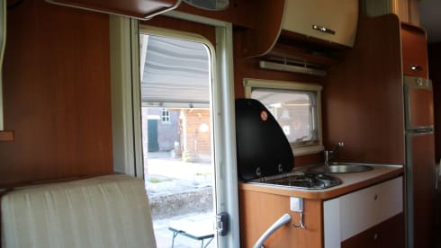 Super nice Mc Louis 4 person camper with various extras