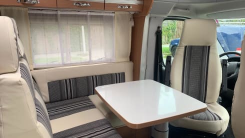 Beautiful, large and very comfortable 2p LMC semi-integral from 2009