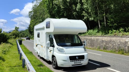 Zaneta –  Family Fiat New Life 6berth/6 belt Motorhome Hire