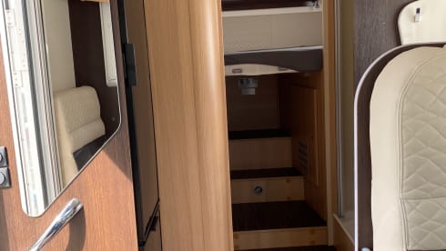 007 – Neuer Luxus-Teilintegrierter 2022 - McLouis Souvereign 473