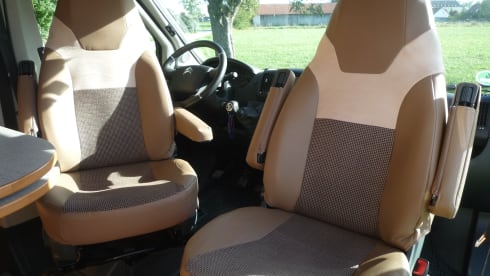 RC – Pössl Roadcriser Solar - AHK-Awning-NAVI-R`camera