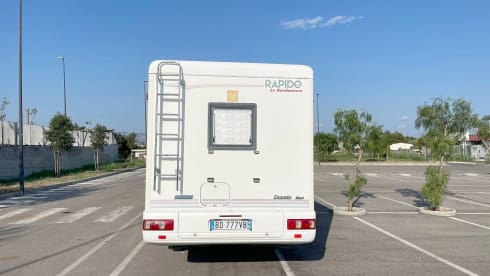 Gennaro – Camper Mansardato per 7 persone