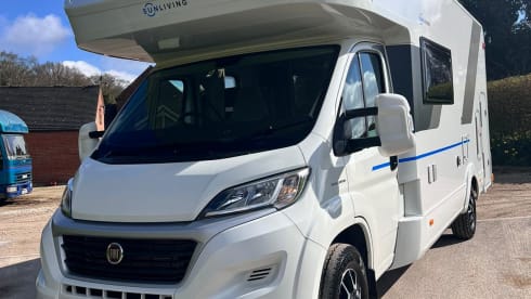 Perfect family motorhome  – 7 berth Sun Living alcove from 2021