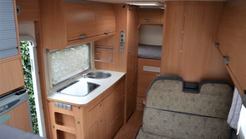 Beautiful complete and very neat 6-person camper (Fiat Ducato Adria Mobil)
