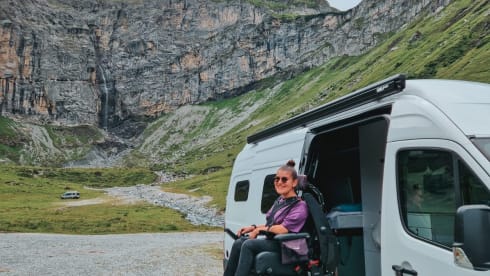 Sydney 1 – Wheelchair accessible motorhome with care facilities