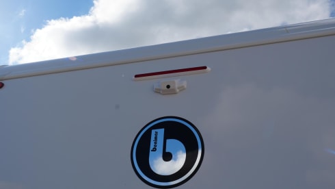 Location de camping-car semi-intégré de luxe Benimar – automatique – 5 places – 2026