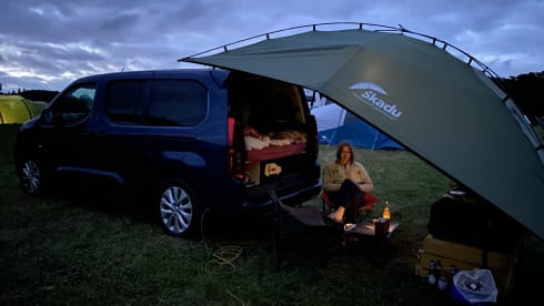 SLOWIE – 2p Sleeping Car on Wheels in an Opel Combo