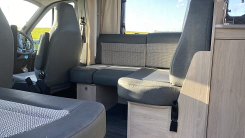 Riding Roamer – Auto Trail F74 - 4 seat belts can sleep 4- 6 - perfect for a road trip