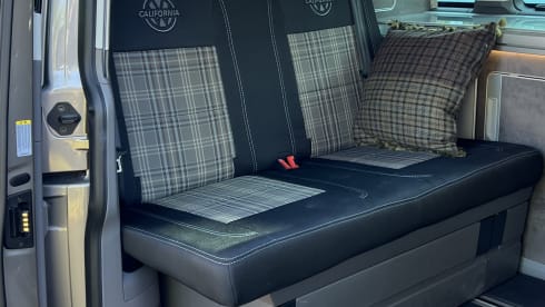 Oti – 4 berth Volkswagen campervan from 2022