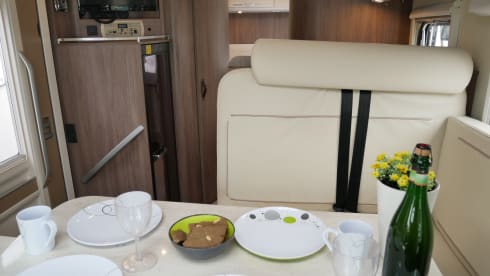 Bürstner Ixeo 734, Queen bed, Lift bed!!