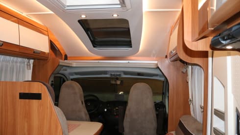 With a good feeling on holiday with this complete Dethleff Camper