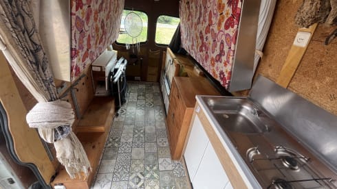 Koos – Off-the-grid camper from 2004