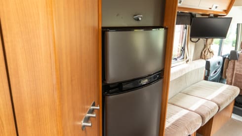 Spacious 6-person family camper