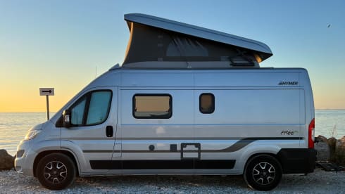 Freeda – Luxury off-grid Hymer (4p) roof tent