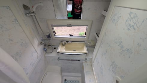 The master – 2 berth IH Oregon Renault master