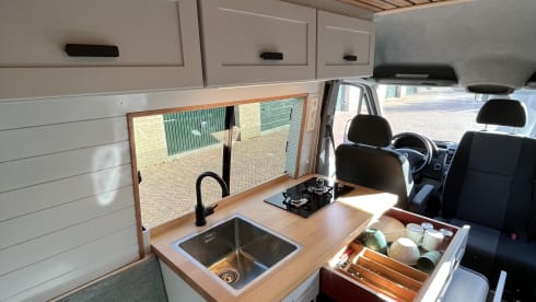 Hank the Van – Luxury off-grid Mercedes Sprinter