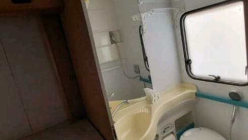 BlueRide – Complete Fiat Ducato family camper bunk stove / hot water water