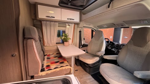 Freddy – Possl  Camperbus met Hefdak 4p